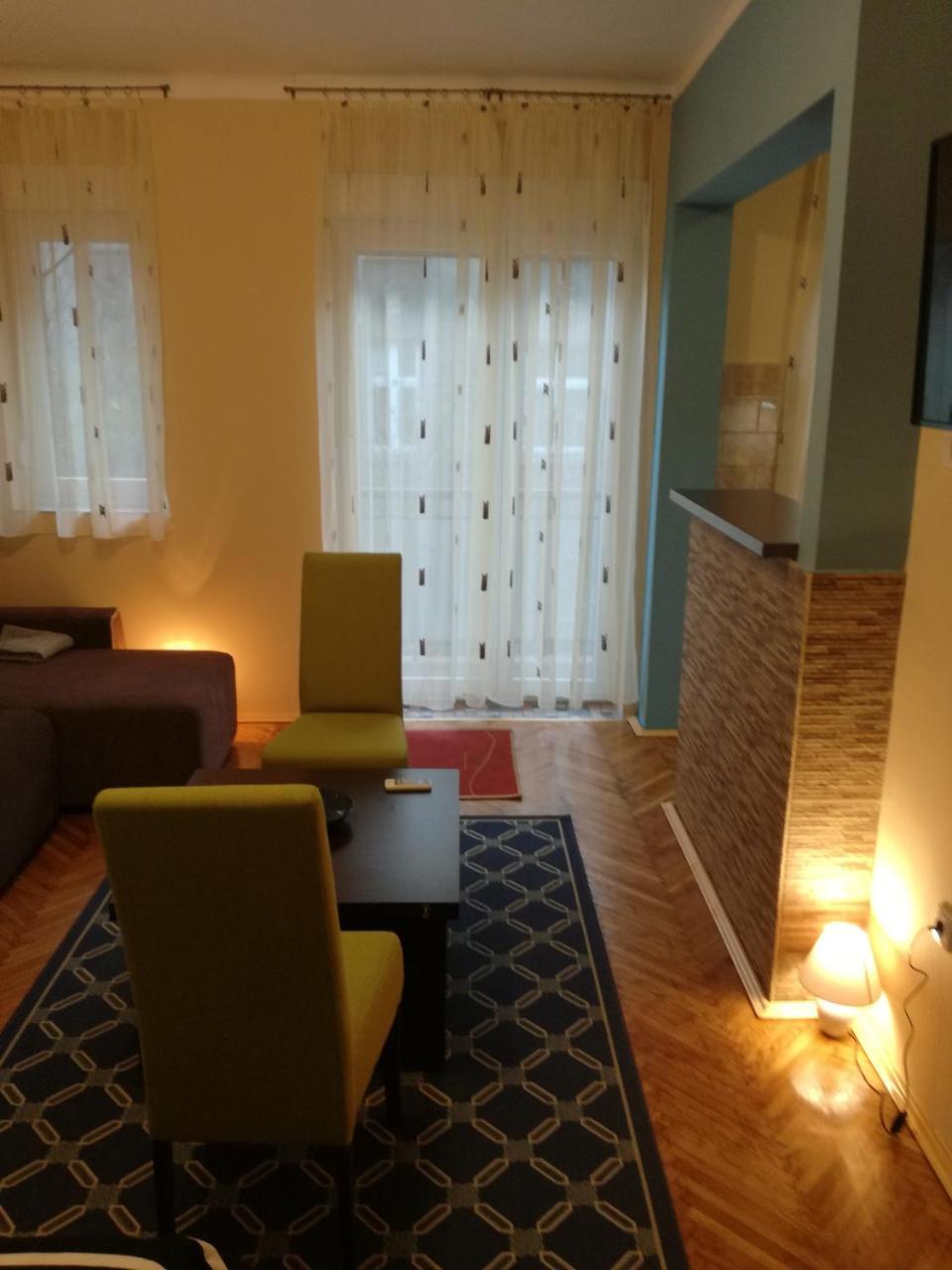 By The Park Free Parking Appartement Belgrado Buitenkant foto