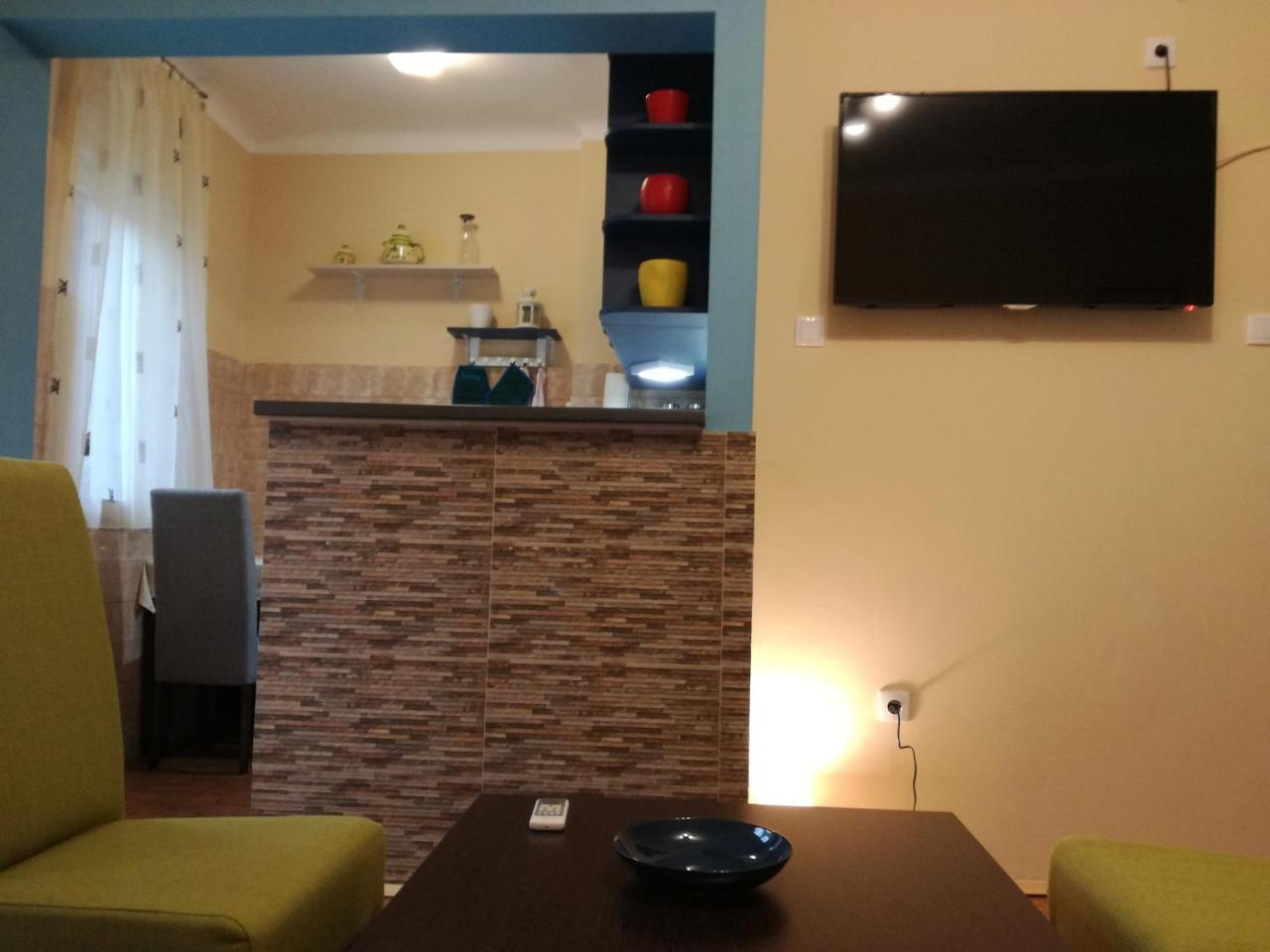 By The Park Free Parking Appartement Belgrado Buitenkant foto