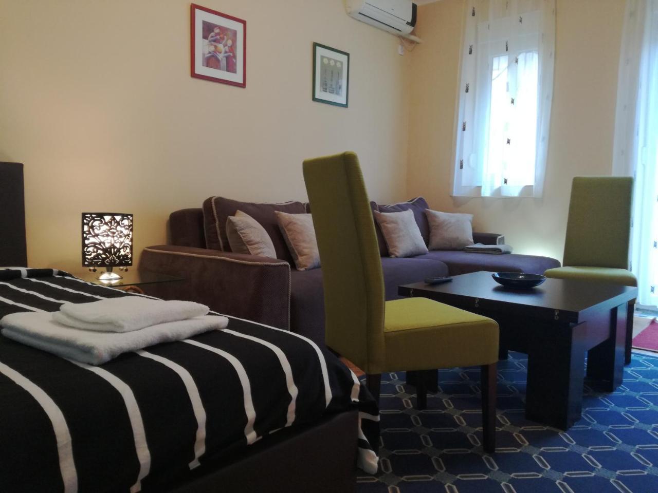 By The Park Free Parking Appartement Belgrado Buitenkant foto