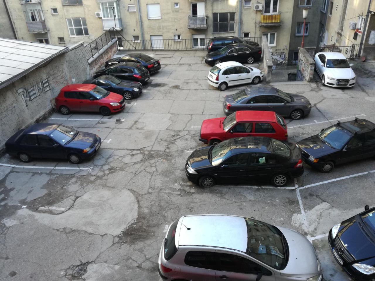 By The Park Free Parking Appartement Belgrado Buitenkant foto